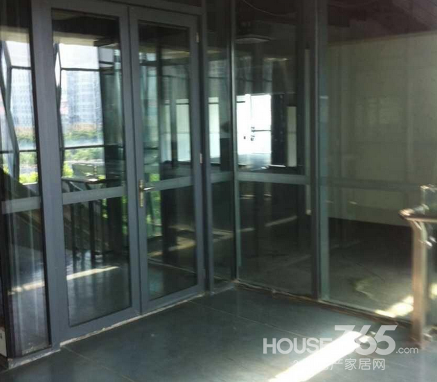 城核心596.34 丶 1800 大开间免物业公摊费 得