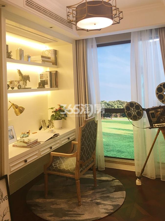 北辰奥园B1户型实体100方样板房——书房