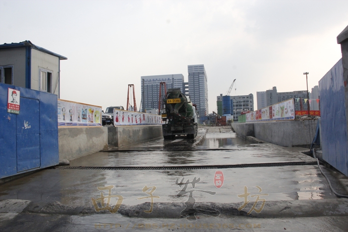 绿城留香园施工大门实景图 2015年9月摄